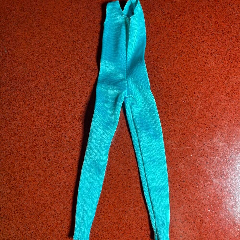 Barbie Blue and Green Dolls-accessories